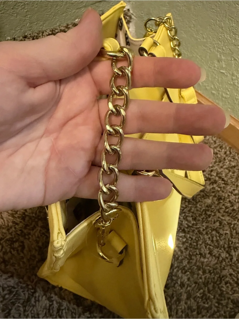 Juicy Couture closure type